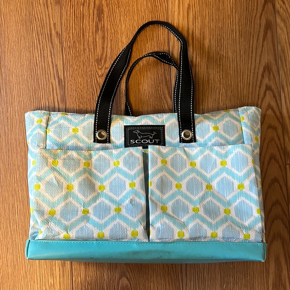 Uptown Girl Pocket Scout Tote - Medium